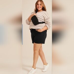 NWT Hybrid & Co Stretch Black Denim Shorts Size 18